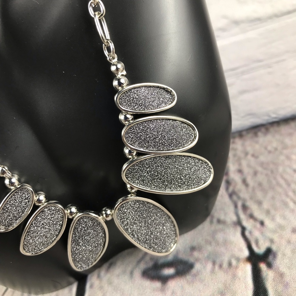 Jewelry - Picture 7 of 11